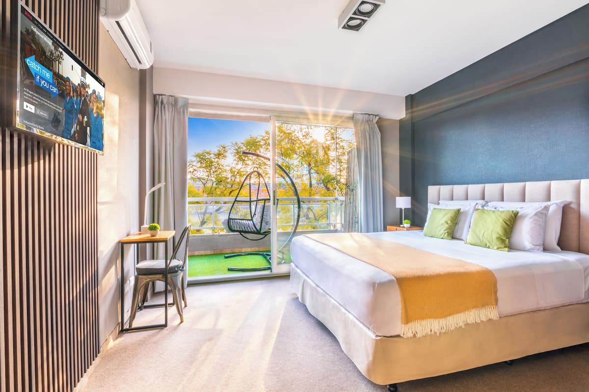 Design Apartment | 2 bedrooms, in-room safe, individually decorated, individually furnished