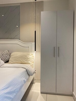 Premium bedding, Tempur-Pedic beds, minibar, in-room safe