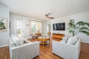 薄型テレビ、テレビゲーム、テーブルサッカー台