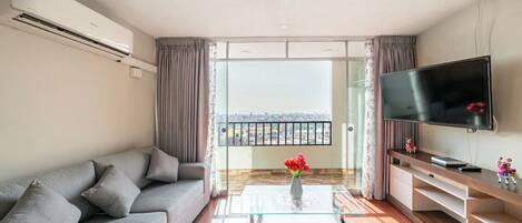 Superior Apartment, 3 Bedrooms, Balcony, City View | 1 bedroom, individually decorated, individually furnished, free WiFi