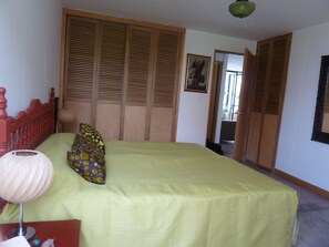 2 chambres, fer et planche à repasser, Wi-Fi, draps fournis