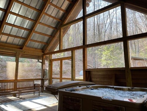 5 Acre Private Hollow 15 min from Downtown Highlands!
