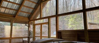 5 Acre Private Hollow 15 min from Downtown Highlands!