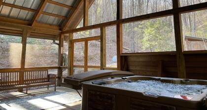 5 Acre Private Hollow 15 min from Downtown Highlands!