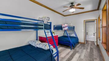 3 makuuhuonetta, silitysrauta/-lauta, Wi-Fi, vuodevaatteet