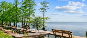 Cozy Lake Front Home