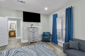 Interior - Lakefront House w/ Deck & Fire Pit (Vicksburg)