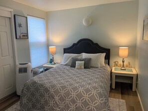 2 bedrooms, WiFi, bed sheets - #184-Condo by pool/Gorge shuttle-book separately (Quincy)