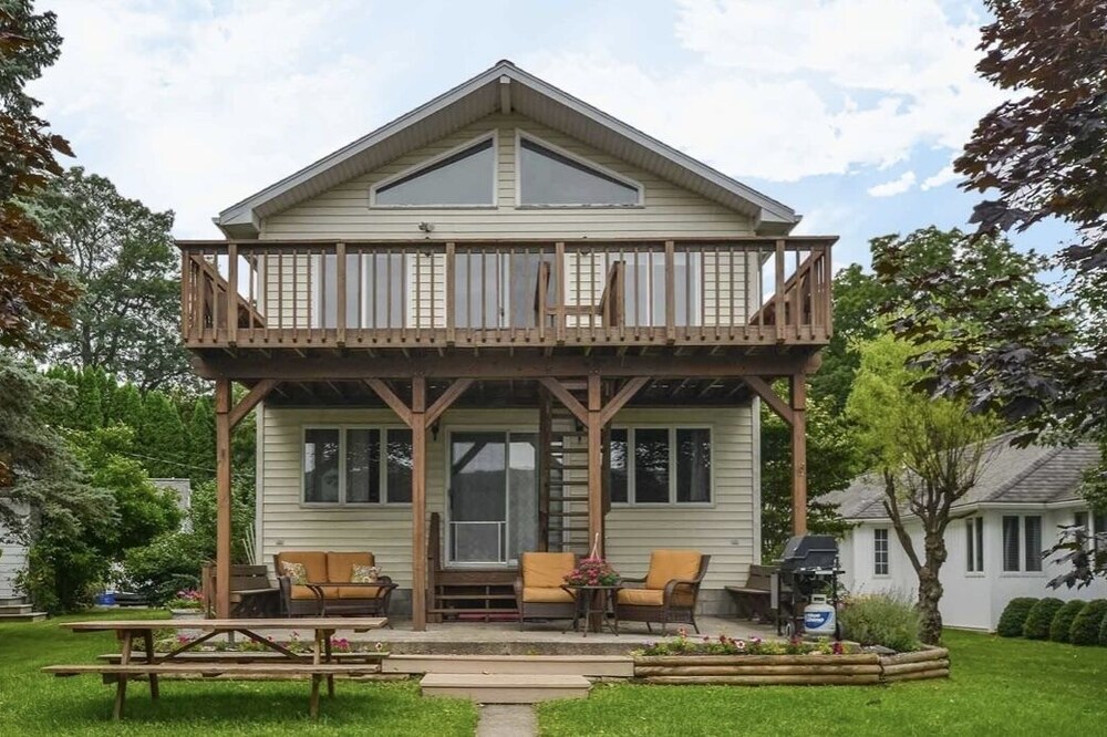 Beautiful waterfront cottage with dock and fire pit