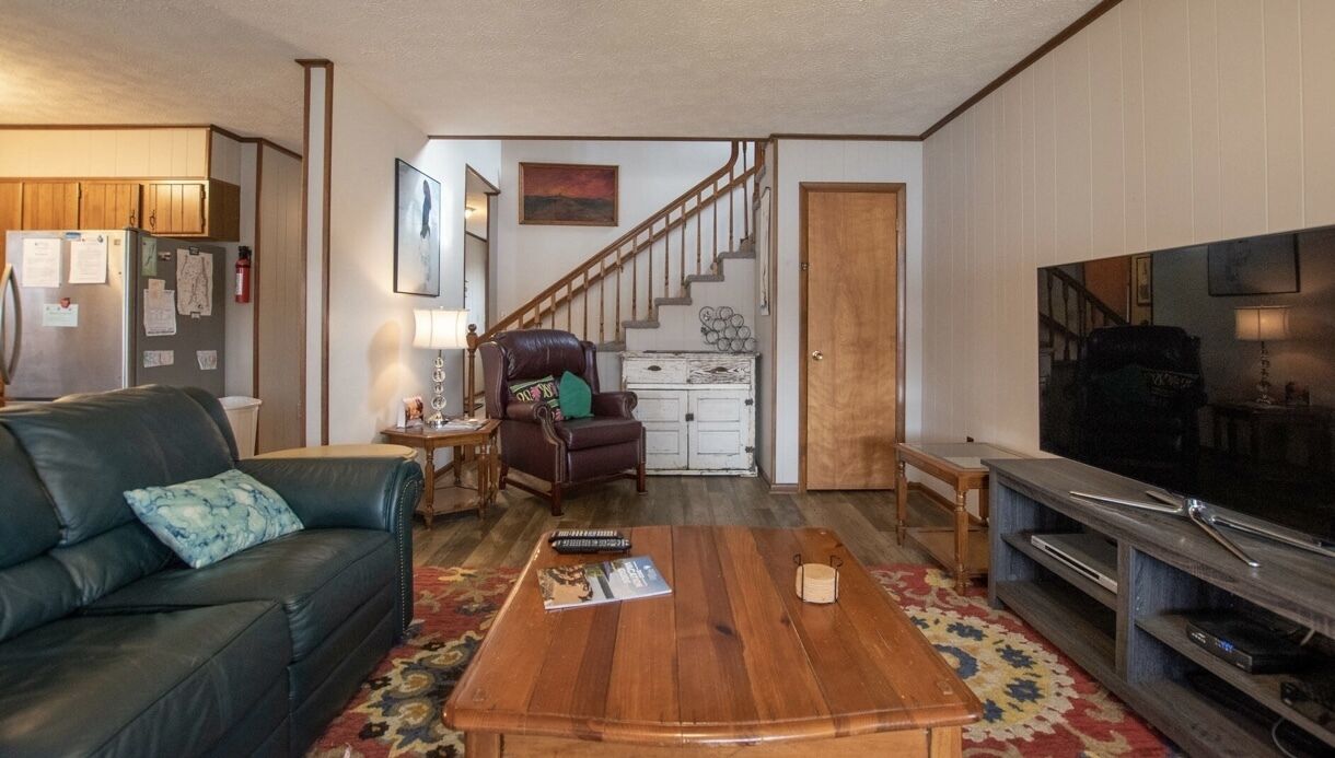 Beautiful waterfront cottage with dock and fire pit 