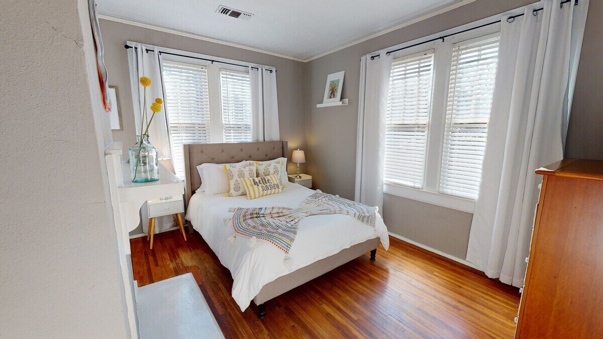 It's so peaceful and less than 2 min to downtown