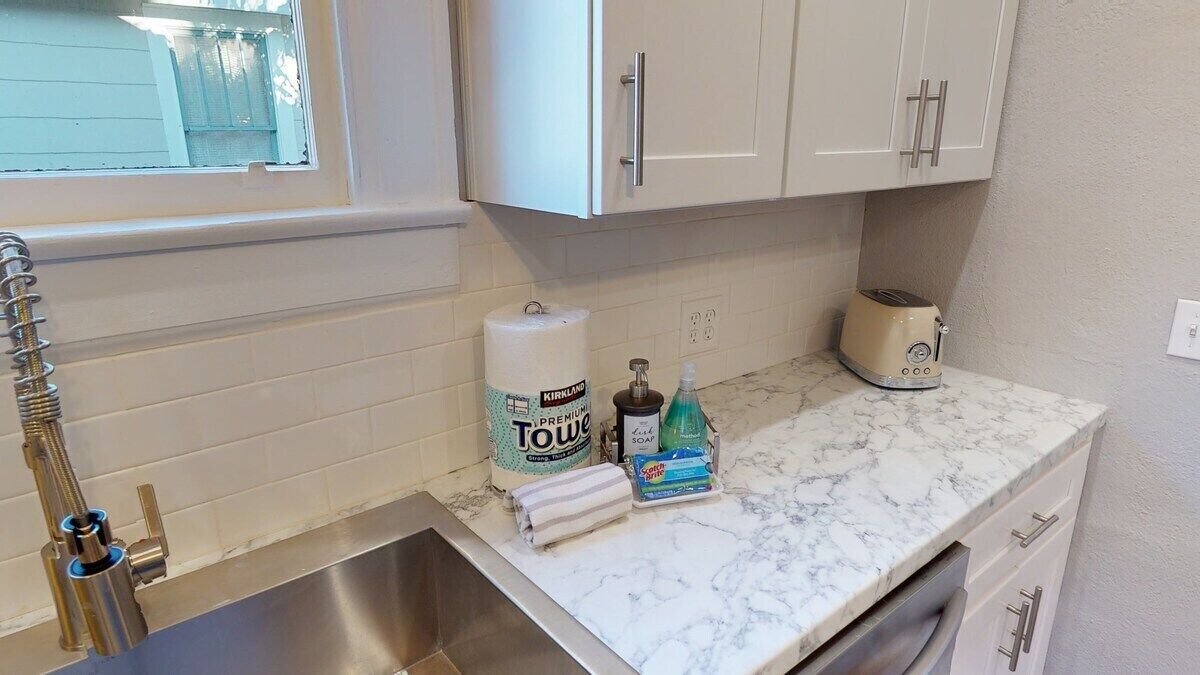 It's so peaceful and less than 2 min to downtown