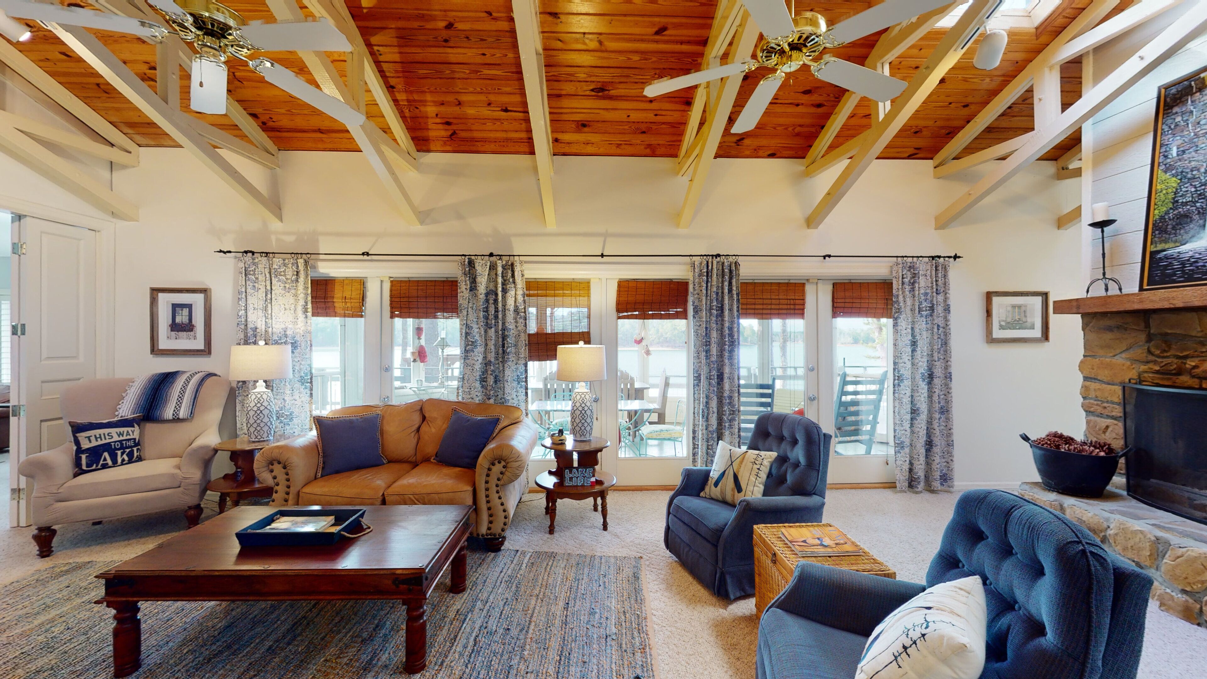 Lake Martin Oasis on Nero's Point, sleeps 15!