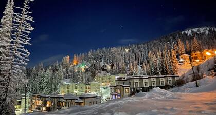 Fully Equipped Studio Right at Chairlift! An amazing Ski In/Out Location!