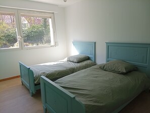 3 slaapkamers, reisbedje, gratis wifi, beddengoed