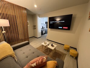 Smart TV, stereo