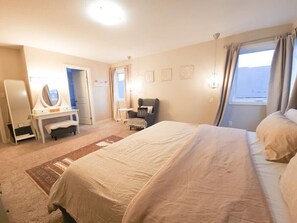 4 soverom, skrivebord, strykejern/-brett og wi-fi (inkludert)