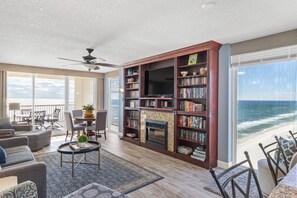 TV, fireplace, ping pong - Official Majestic Beach Resort - T1 2001 - 4BR 3BA - Sleeps 10 (Panama City Beach)