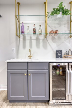 Interior - Deluxe Downtown Lancaster 3BD - Rooftop & Parking (Lancaster)