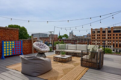 Central Luxury 3-Level Home - Rooftop + Garage