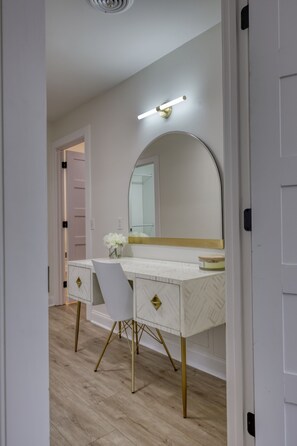 Interior - Deluxe Downtown Lancaster 3BD - Rooftop & Parking (Lancaster)