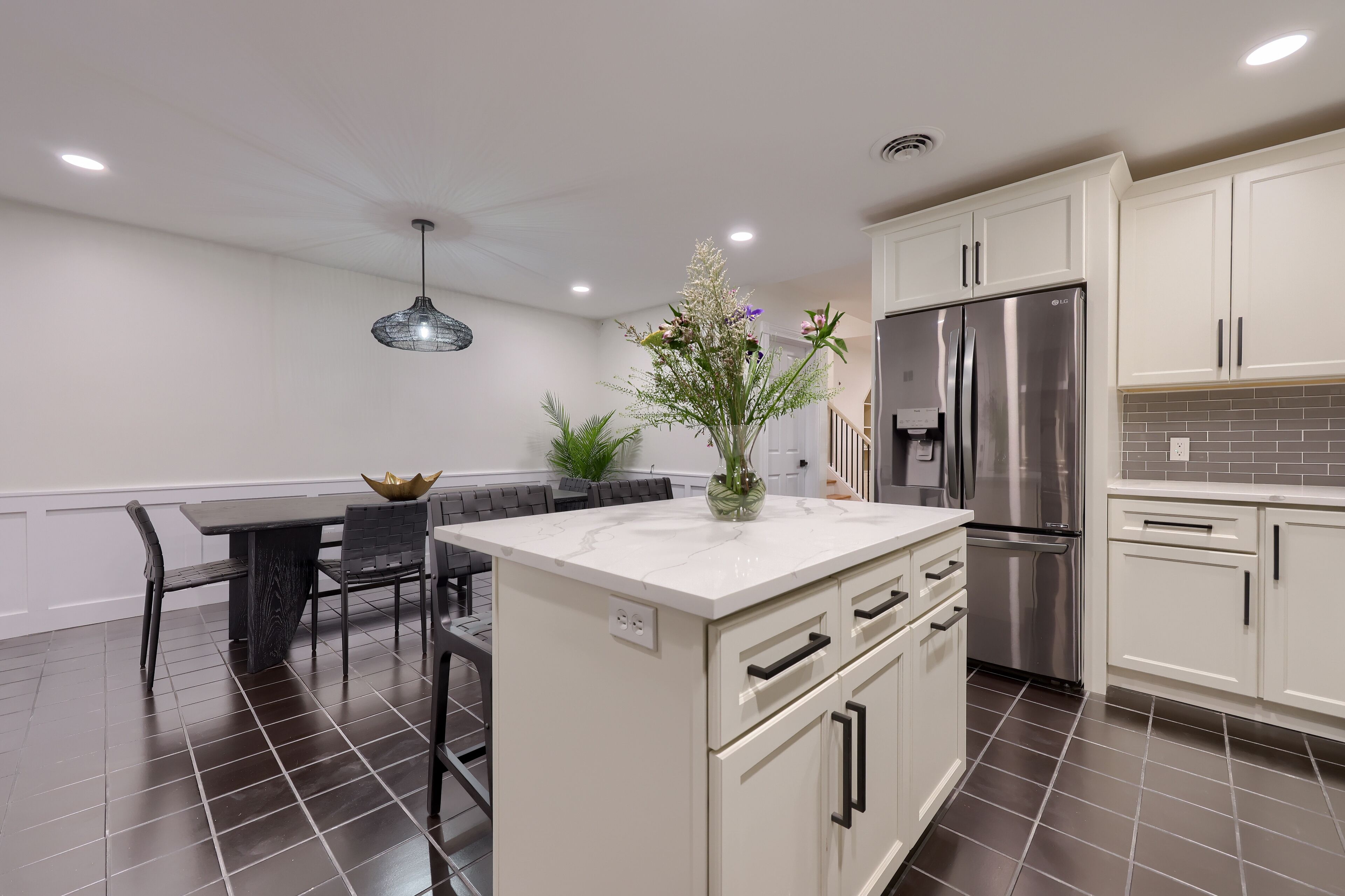 Deluxe Downtown Lancaster 3BD - Rooftop & Parking