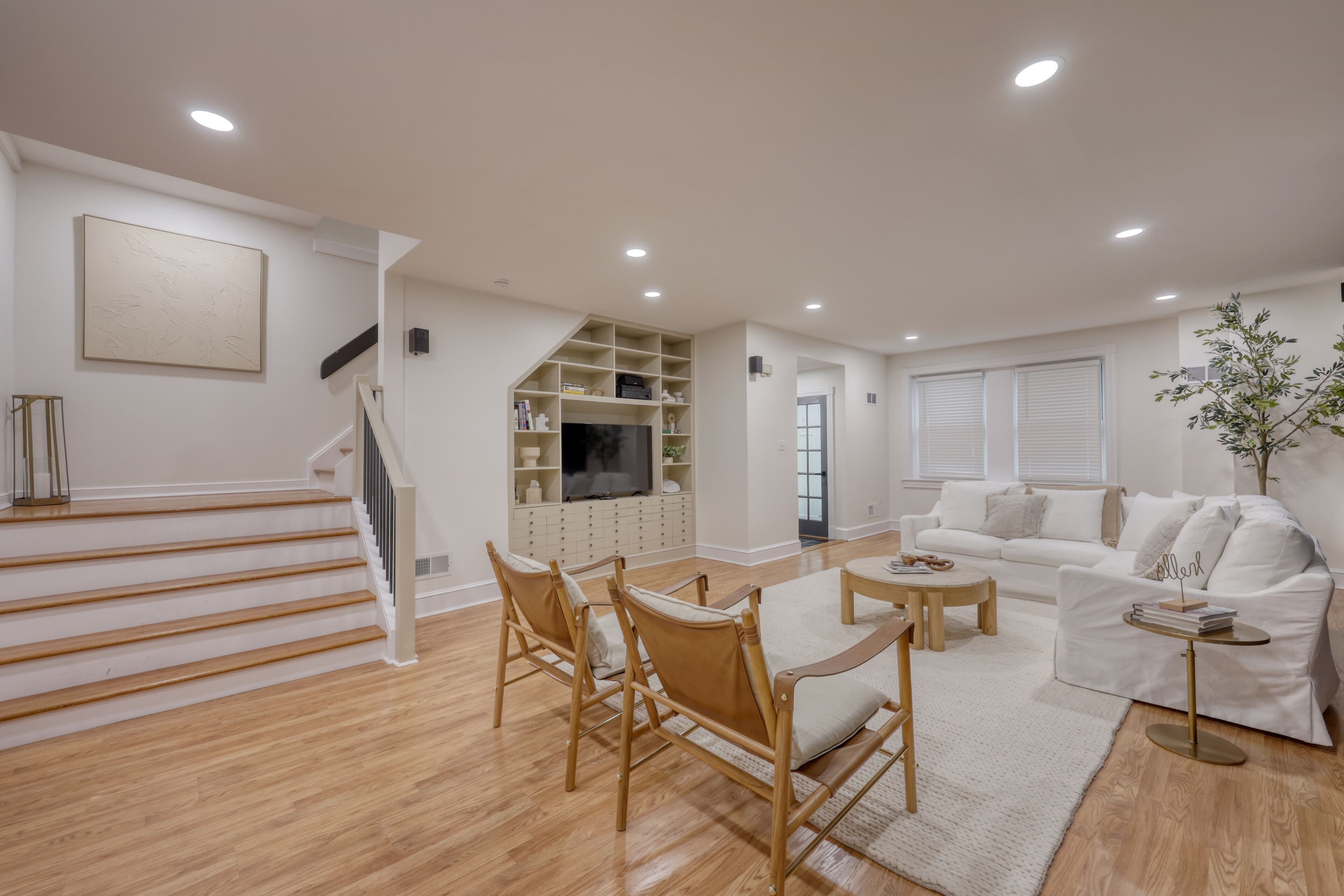 Smart TV, fireplace, stereo