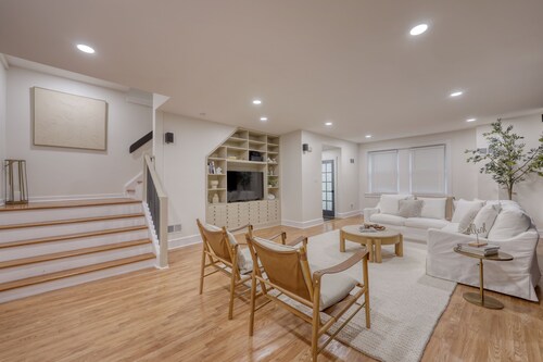 Deluxe Downtown Lancaster 3BD - Rooftop & Parking