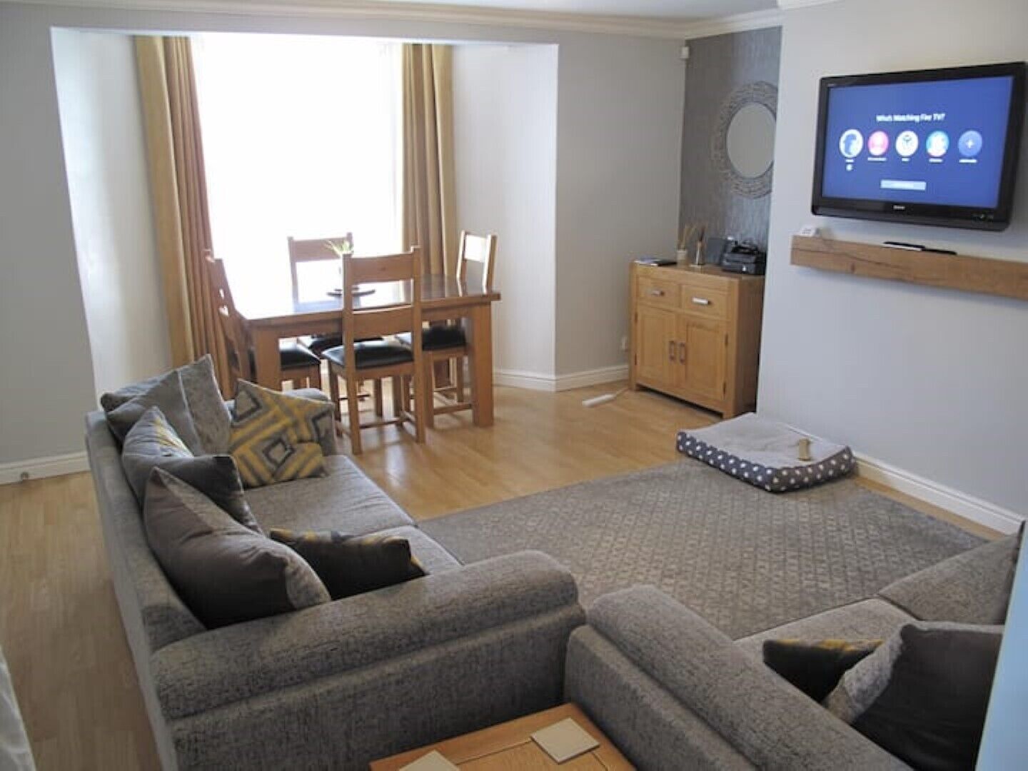 Smart TV, video game console