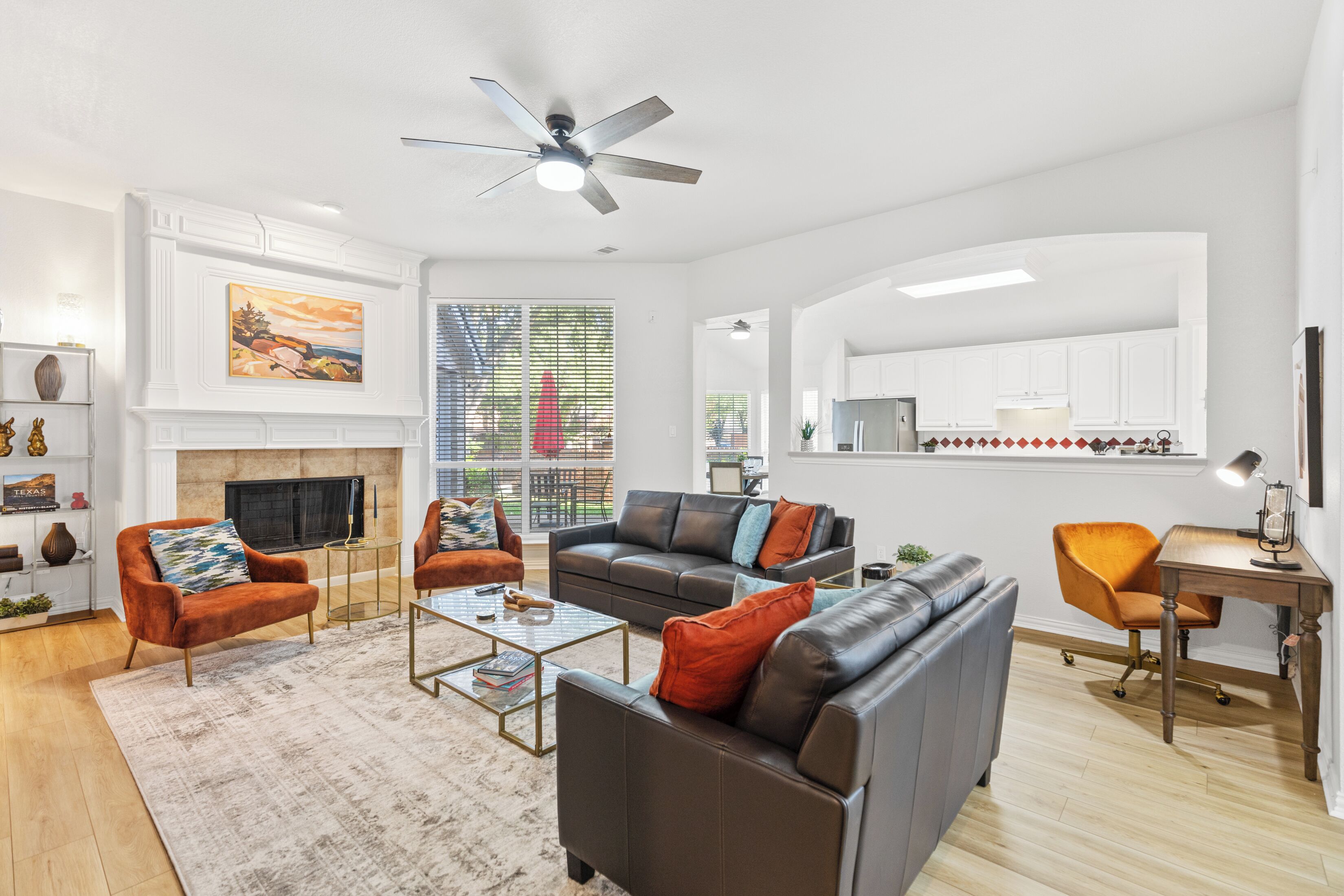 Smart TV, fireplace