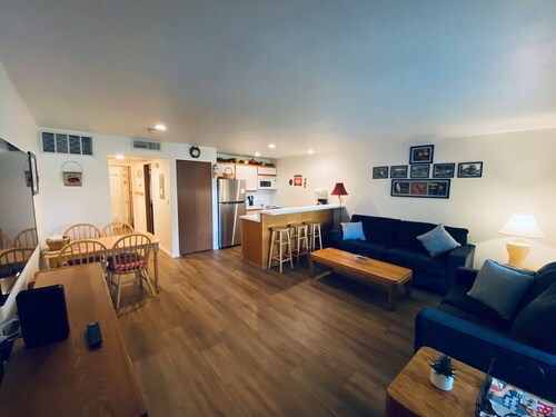 #3 Condo near large pool & shuttle to Gorge Amp-book separately