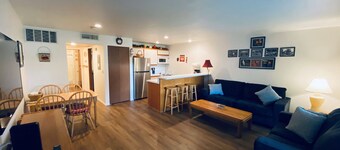 #3 Condo near large pool & shuttle to Gorge Amp-book separately