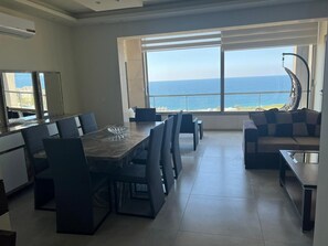 تناول الطعام