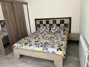 2 عدّة غرف نوم وواي فاي وملاءات أسرّة