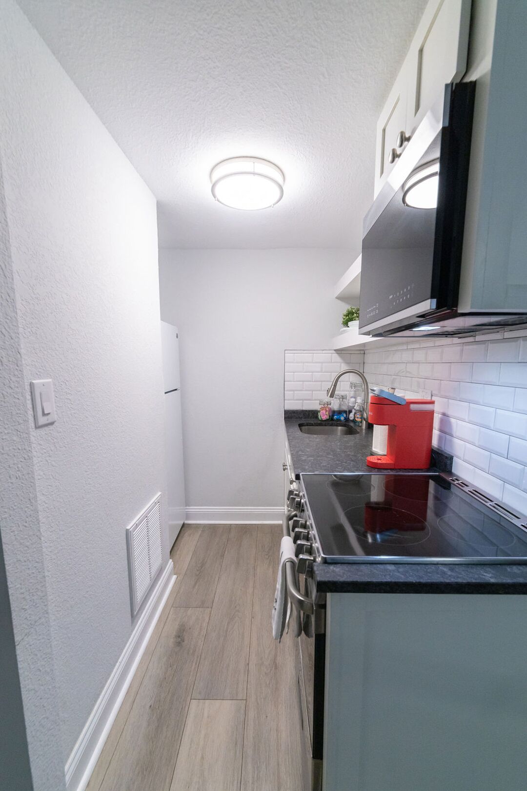 Amelia's Apartment 2b/1ba Wi-Fi, TV, Kitchen, W/D, Patio