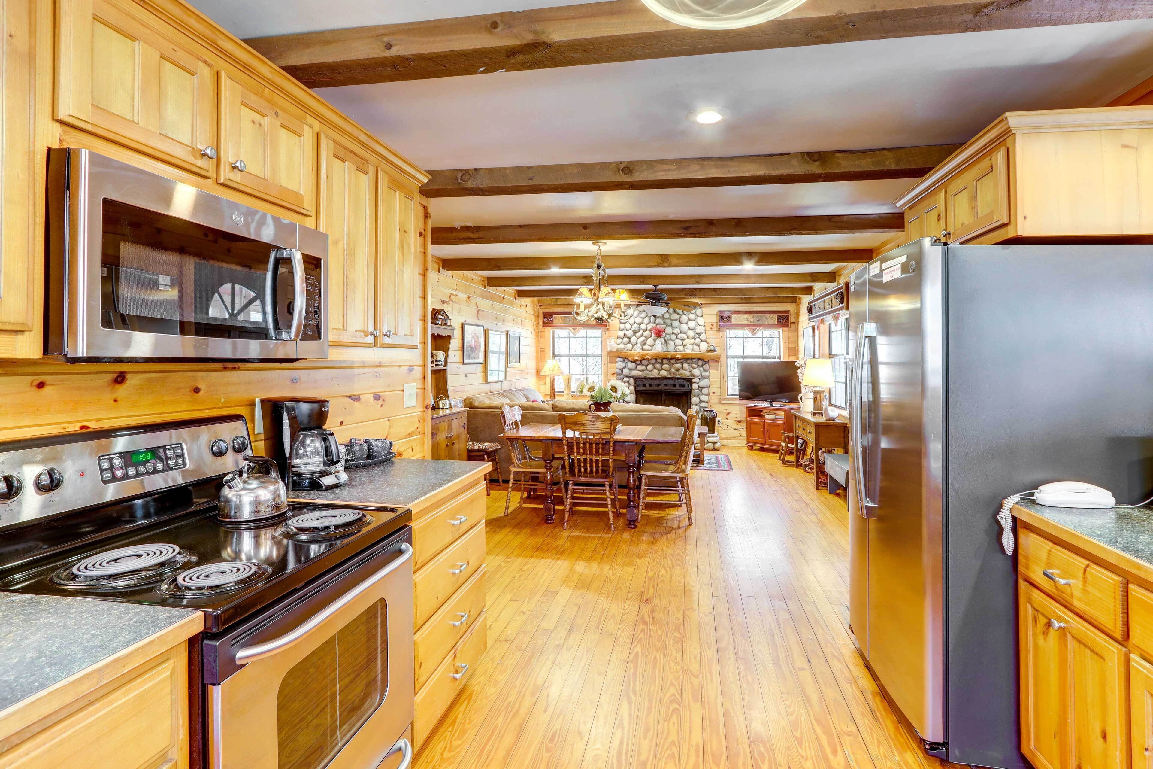 Lakefront Blue Ridge Cabin w/ Hot Tub!