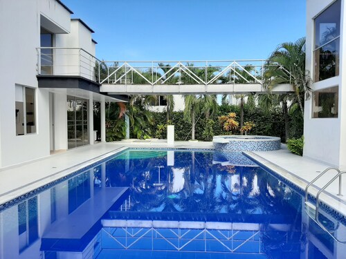 Villa Para dos con Piscina Jacuzzi y BBQ Privados