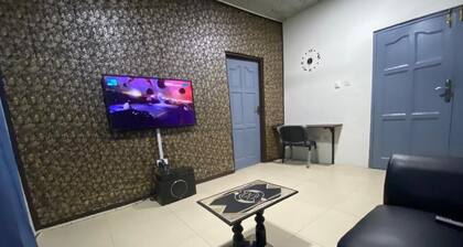 O'lleaf Suite (entire first floor exclusive)