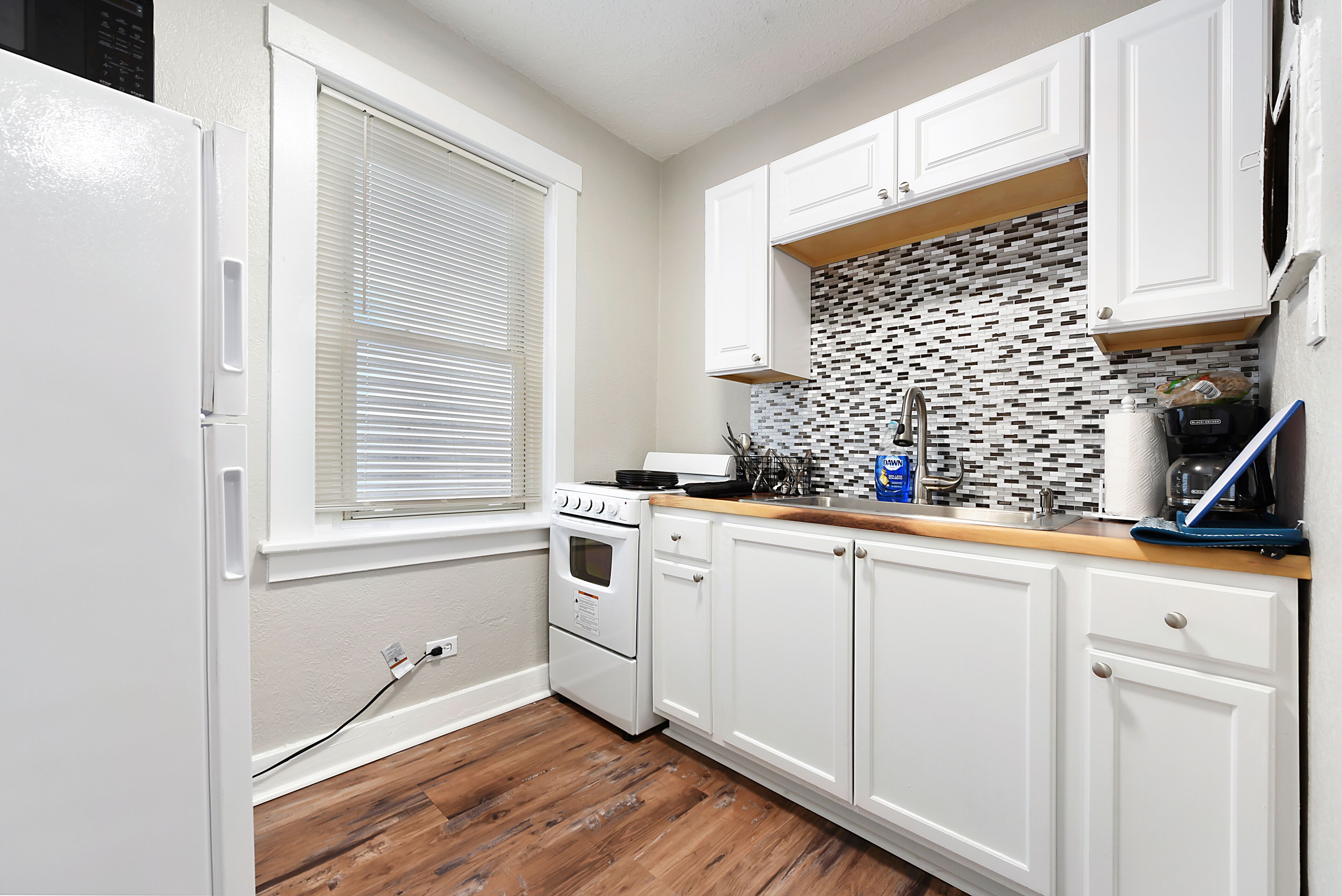 Kjøleskap, mikrobølgeovn, ovn og kokeplater