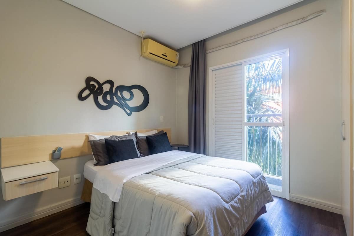 1 bedroom, premium bedding, minibar, in-room safe
