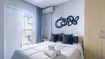 Habitación cuádruple Deluxe | 1 dormitorio, ropa de cama de alta calidad, minibar y caja fuerte