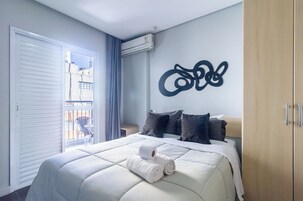 Quádruplo | Premium bedding, minibar, in-room safe, blackout drapes