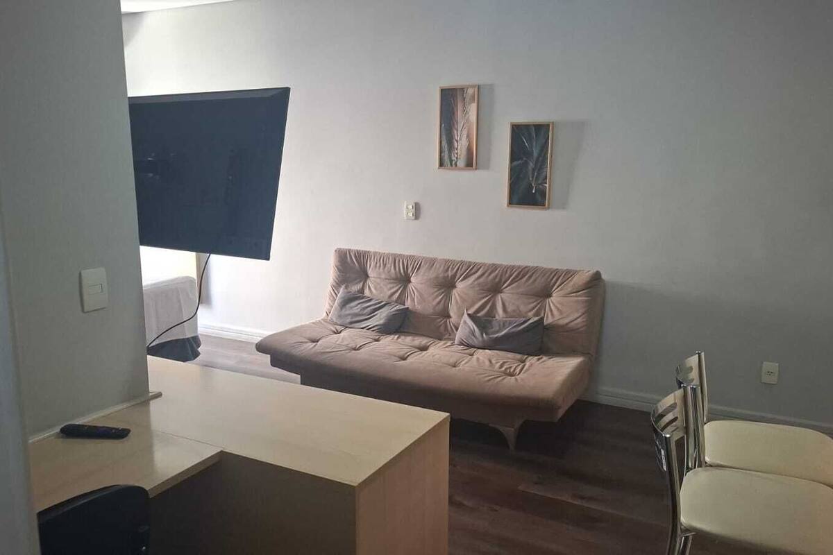 Basic Studio | Peralatan tempat tidur premium, bar mini, peti besi dalam bilik 