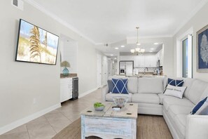 Smart TV, libros, oficina