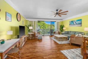 Smart TV, DVD player, books - Step to beach New Quiet Kiahuna Plantation Remodeled 2 bedroom condo with A/C (Koloa)
