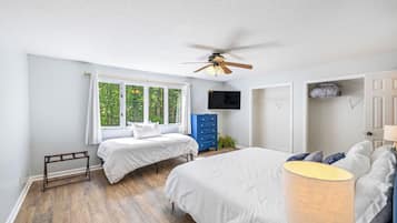 3 bedrooms, iron/ironing board, free WiFi, bed sheets