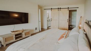 3 bedrooms, iron/ironing board, travel cot, WiFi