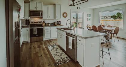 Adventurer Beach House, family-friendly retreat