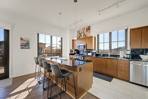 Refrigerador, microondas, horno y lavavajillas