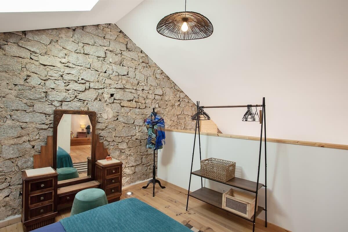 3 slaapkamers, een strijkplank/strijkijzer, wifi, beddengoed